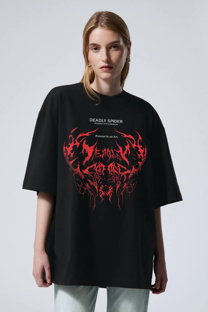 Deadly Spider Predator of the Shadows Female Oversized T-Shirt